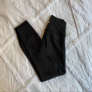 NWOT Lululemon In Movement Tight 25” *Everlux